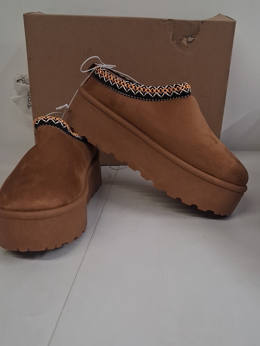 NWT Mudd Womens Platform Mule Clogs in Chestnut Brown with Black & Gold Trim